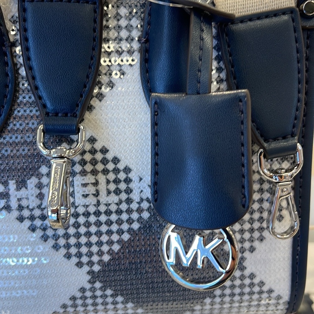 Michael Kors Mirella Extra-Small Logo Crossbody XBODY Shopper Bag
Navy 
NWT - Picture 11 of 16